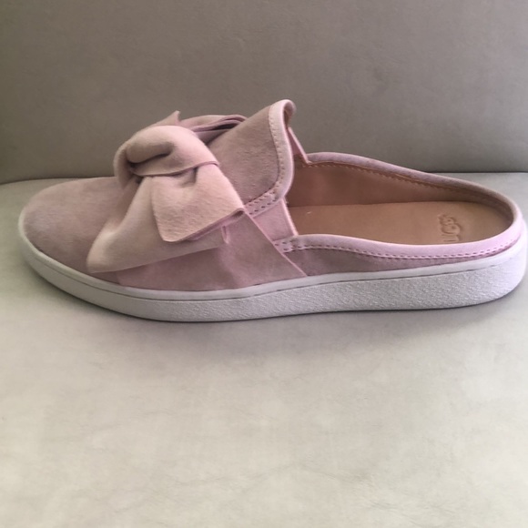 Luci Bow Pink Suede Ugg’s - Picture 2 of 4